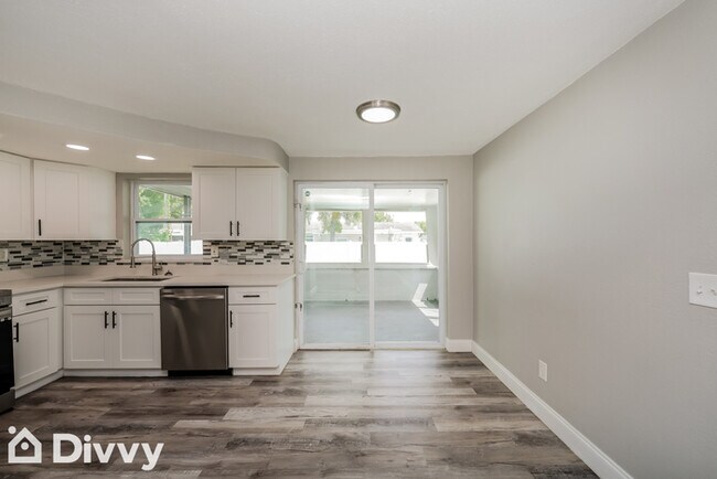 Building Photo - 3342 Rosefield Dr