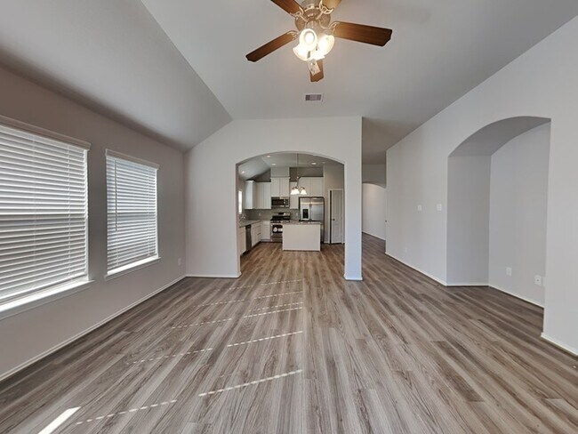 Building Photo - 1610 Diamond Mountain Dr