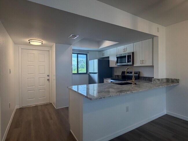 Foto del edificio - "Charming 2-Bed, 2-Bath Condo Retreat in Punta Gorda's Prime Location - 950 Sq Ft of Comfort!"