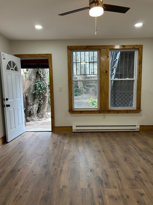 Foto principal - 93 Harmon St