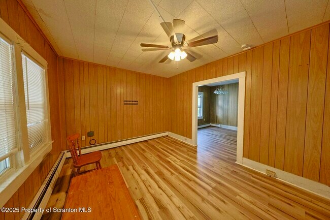 Foto del edificio - 2140 Pond Ave