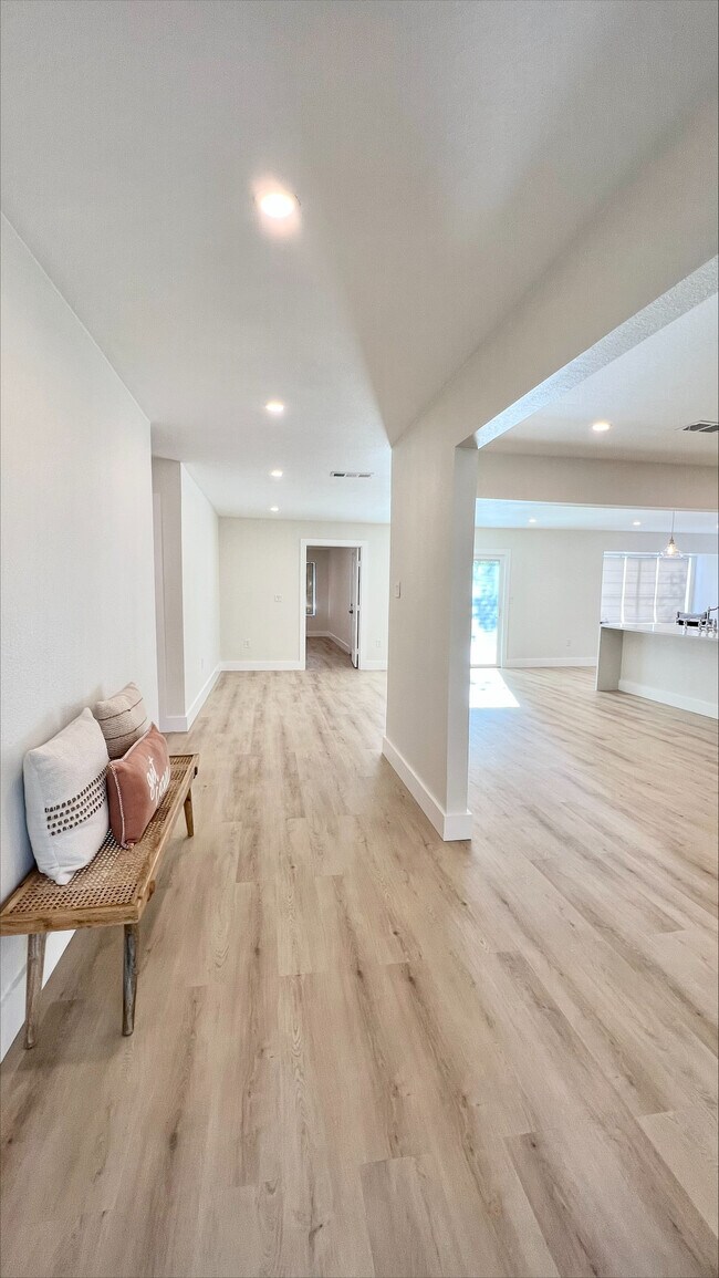 Foto del edificio - 513 Santa Clara Rd