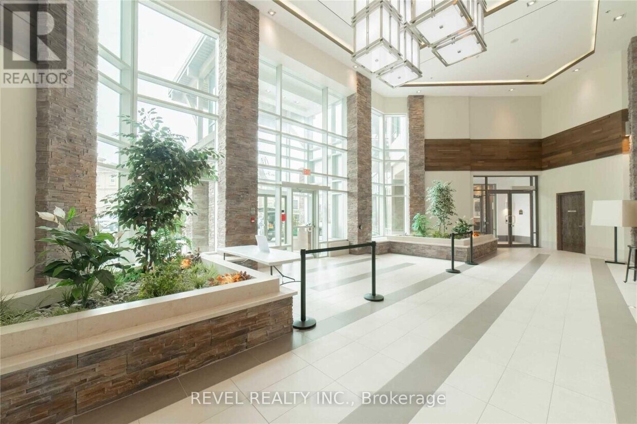 Photo du bâtiment - 1215 Bayly St