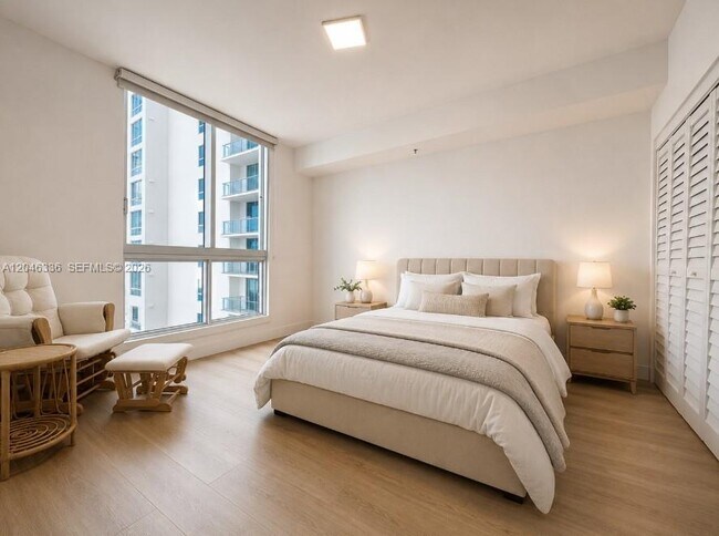 Building Photo - 300 S Biscayne Blvd