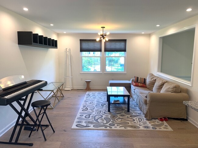Building Photo - 9305 Kite St