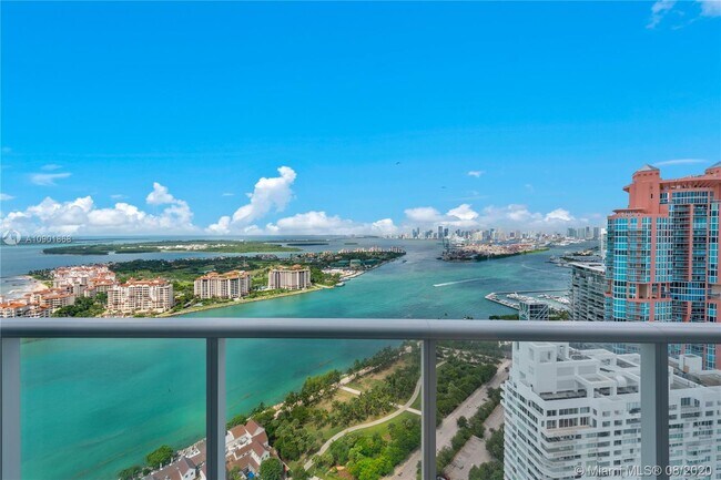 Foto del edificio - 100 South Pointe Dr