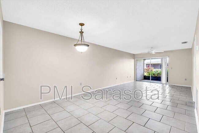 Foto del edificio - 2628 Woodgate Ln