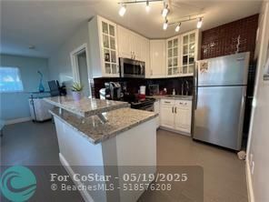 Building Photo - 4564 El Mar Dr