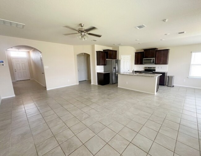 Building Photo - AVAILABLE NOW;APPLY ON OUR WEBSITE TODAY!!!