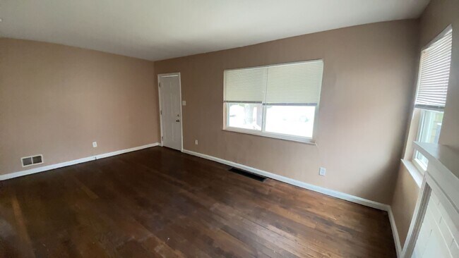 Building Photo - 2330 Alpine Way