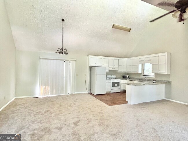 Foto del edificio - 5955 Sutton Pl