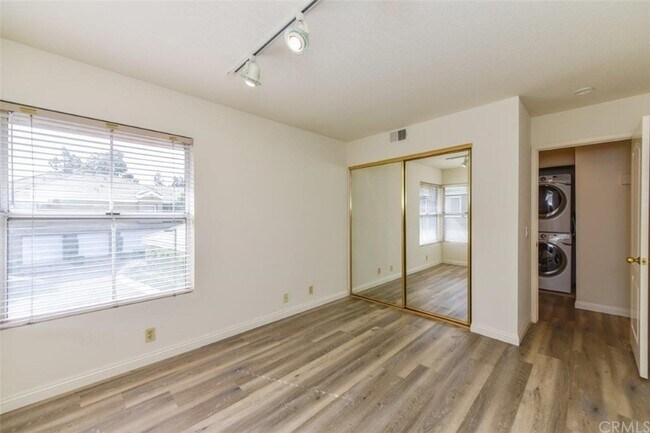 Foto del edificio - 24 Vassar Aisle