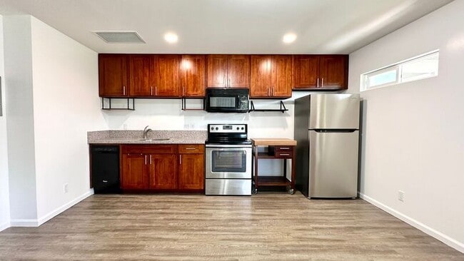 Building Photo - 108 Maluniu Ave