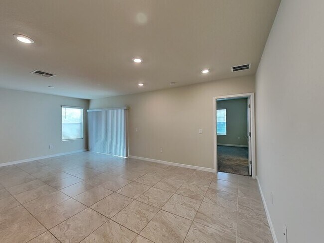 Building Photo - Gorgeous 4/2 in Clermont, FL