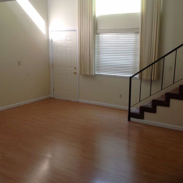 Building Photo - Condo For Rent in Modesto