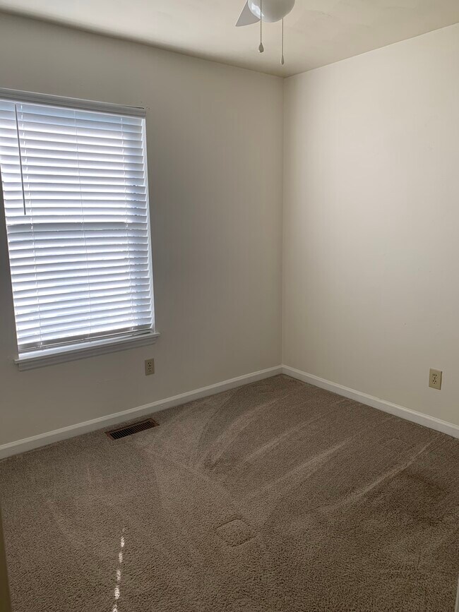 Foto del edificio - 300 Pheasant Run Ct