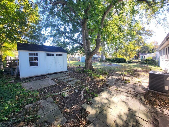 Foto del edificio - 8224 Meadow Creek Rd