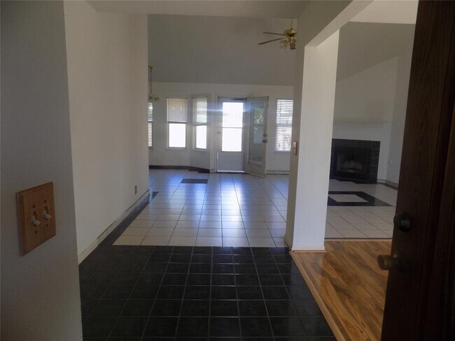 Foto del edificio - 209 Crystal Knoll Blvd