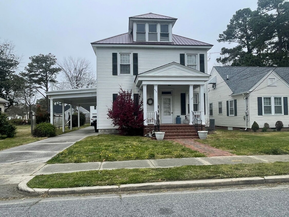 Primary Photo - 805 Raleigh Street