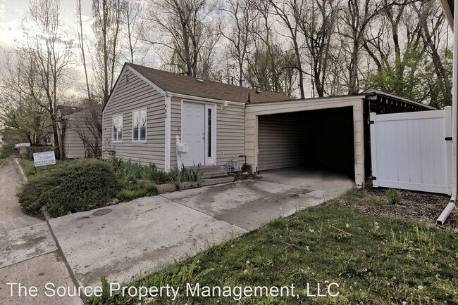 Building Photo - 2 br, 1 bath House - 403 E 1st Street