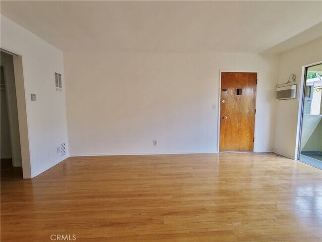 Foto del edificio - 919 N Orange Grove Ave