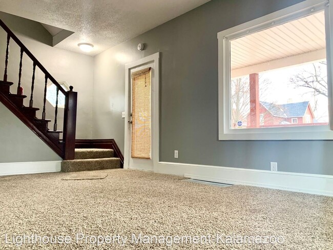 Building Photo - 3 br, 1.5 bath House - 1111 Clinton Ave