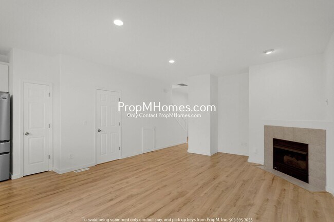 Foto del edificio - Beautiful Townhome in Parker Crest – Modern Finishes, Private Backyard, and Prime West Linn Locat...