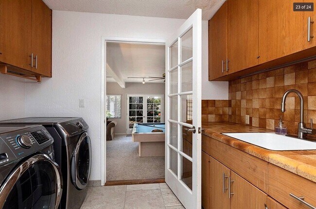 Foto del edificio - One of a Kind! Furnished 3+ Bedroom 3 Bath...