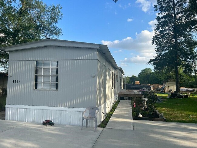 Foto del edificio - 315 Booker Rd