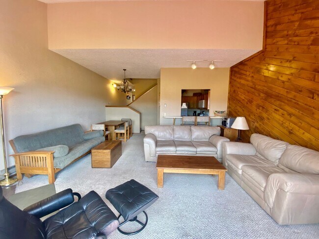 Foto del edificio - FOR RENT – LAKE HATCHER TOWNHOUSE CONDO