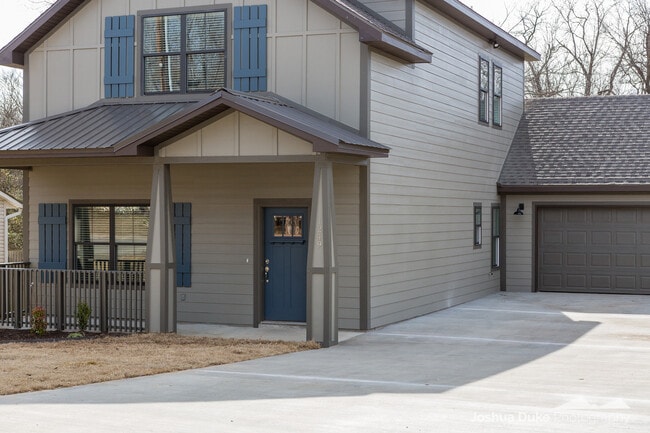 Building Photo - PRE-LEASING Modern Style Home Minutes from Campus and Downtown Fayetteville