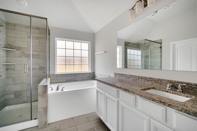 Building Photo - Brand new home w/ great floorplan.