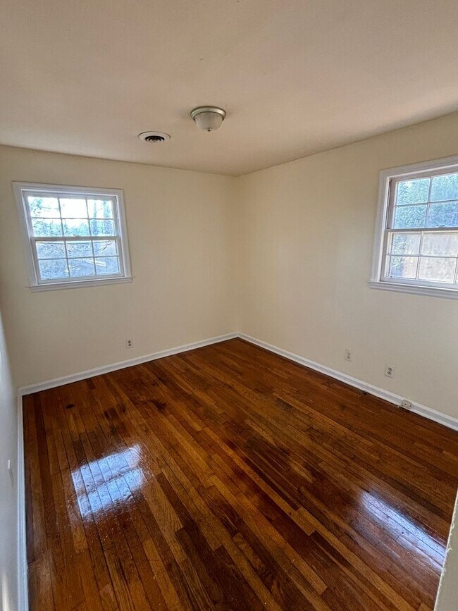 Foto del edificio - Charming 3 Bed, 1 Bath Home | Available June 22