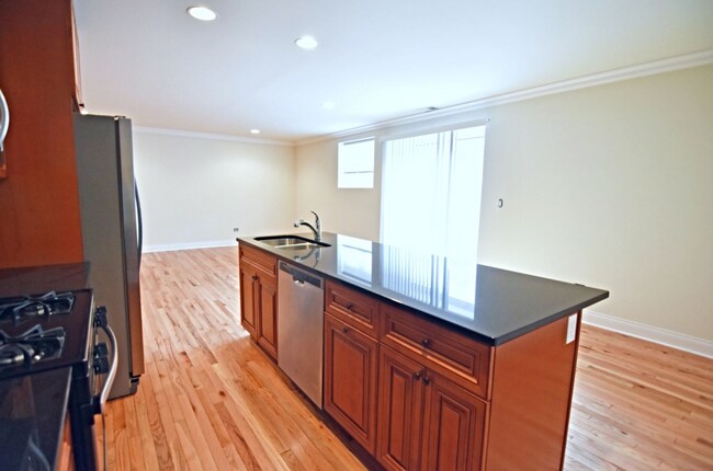 Building Photo - 4521 N Beacon St