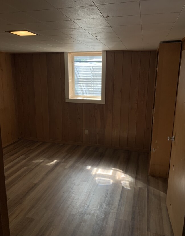 Bedroom - 20 W Melgaard Rd