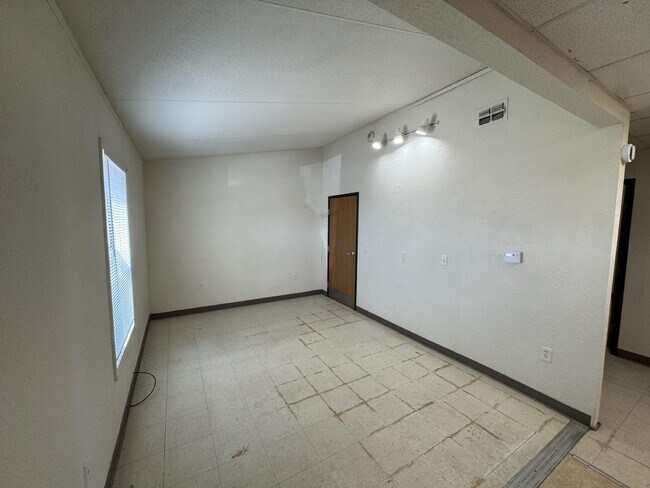 Foto del edificio - 5923 E Private Rd 6575