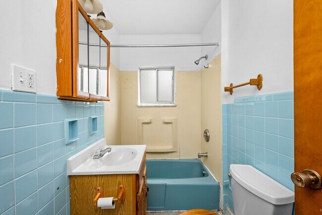 Building Photo - 43 Lindsay Rd