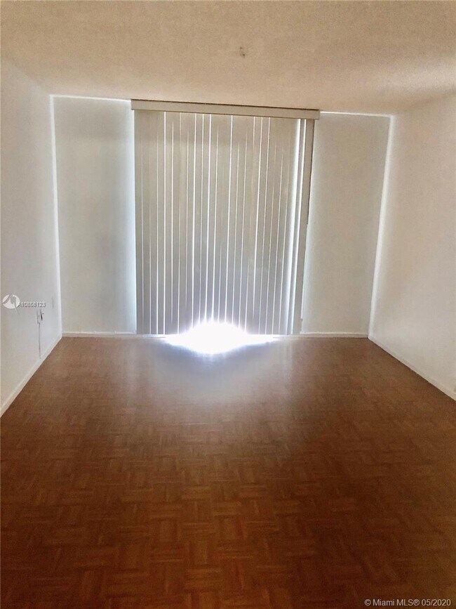 16950 W Dixie Hwy Unit 130, North Miami Beach, FL 33160 Condo for