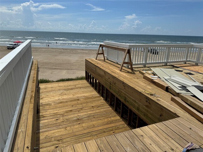 Foto del edificio - 16728 West Beach