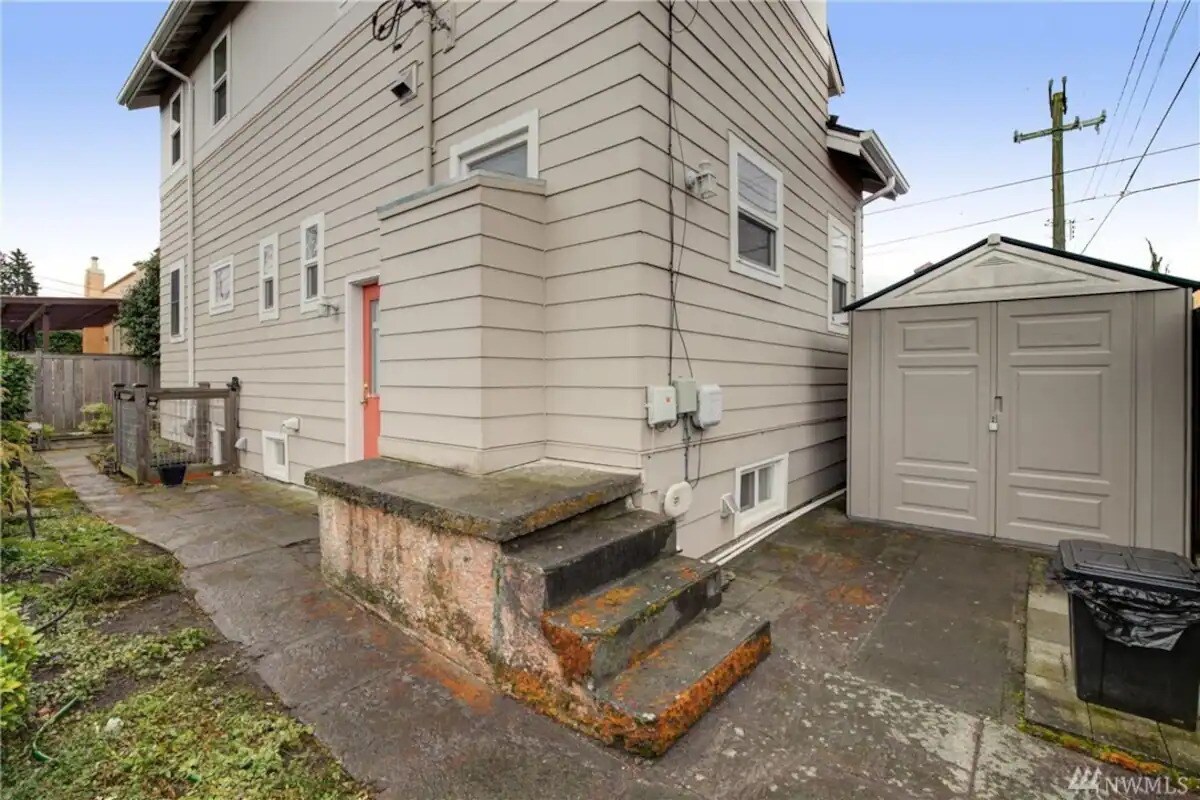 Primary Photo - 4206 SW Dakota St