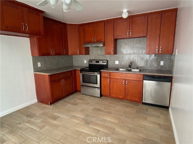 Building Photo - 1366 Parkside Dr