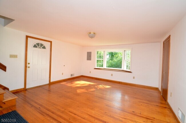 Building Photo - 304 Emmans Rd