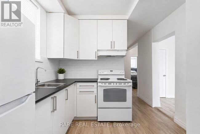 Building Photo - 352 Hopewell Ave