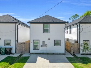 Building Photo - 8124 Sterlingshire St