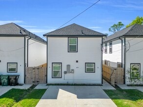 Building Photo - 8124 Sterlingshire St