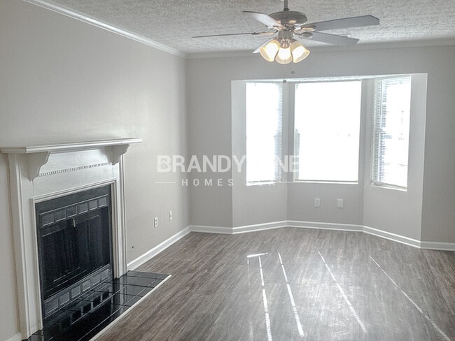 Building Photo - 1/2 MONTH FREE RENT