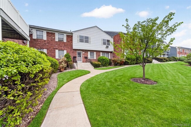Building Photo - 31 Doxbury Ln