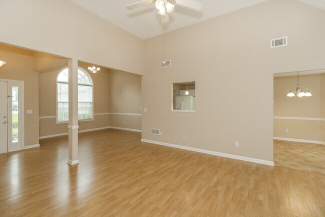 Foto del edificio - 465 Aristocrat Dr SW