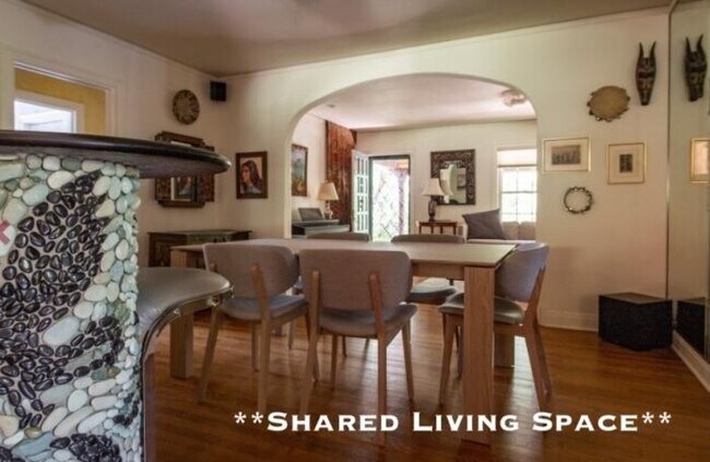 Building Photo - bedroom in Los Angeles CA 90048