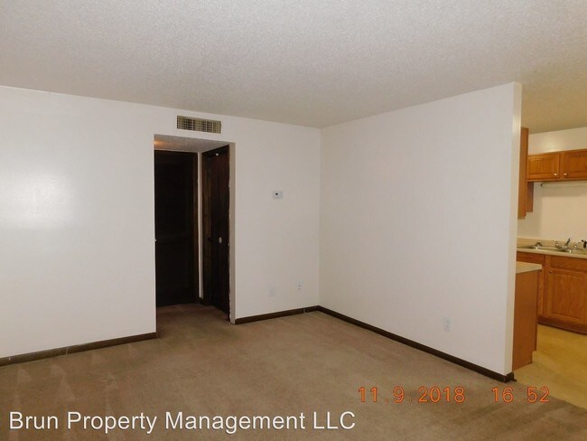 Building Photo - 706 E Inskip Dr